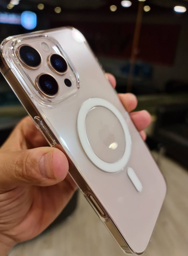 Clear MagSafe compatible Case