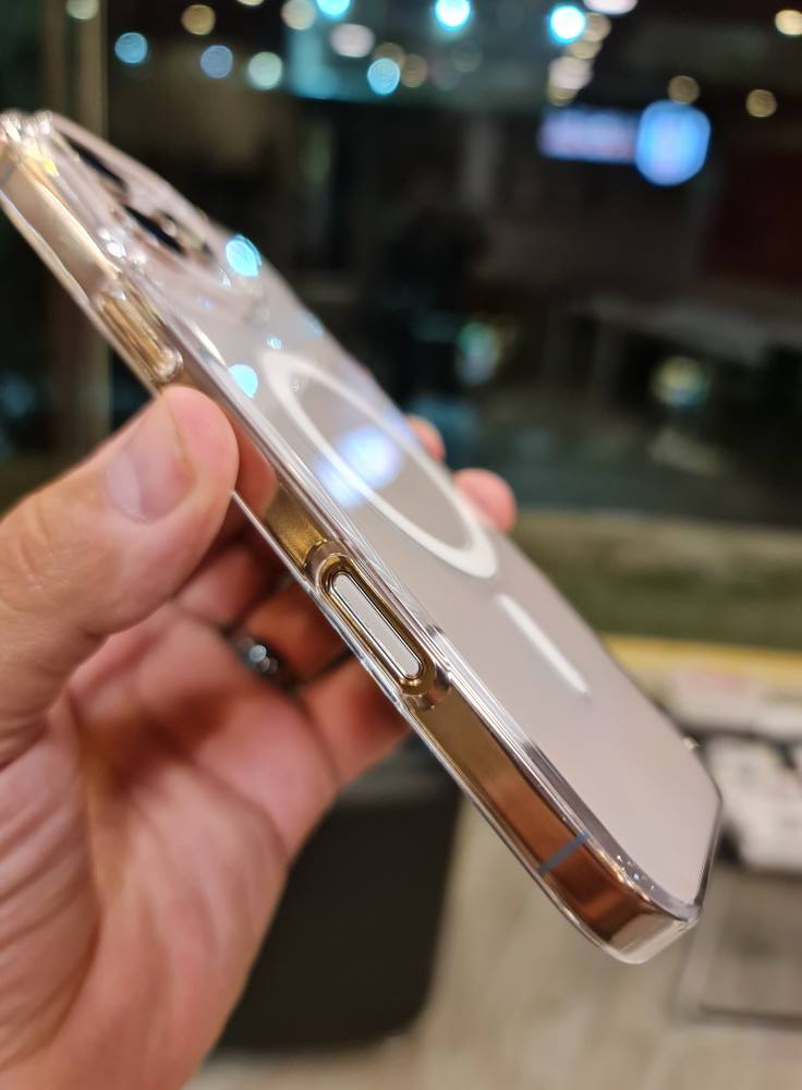 Clear MagSafe compatible Case