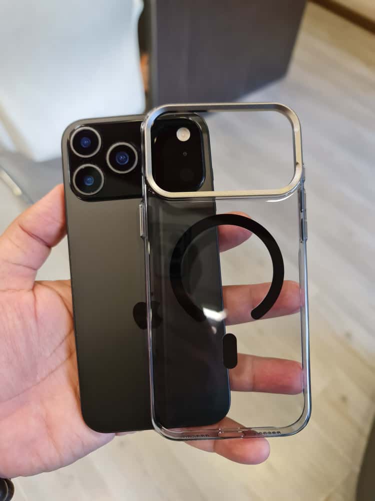 Gorgeous clear glossy case for iPhone (Black)