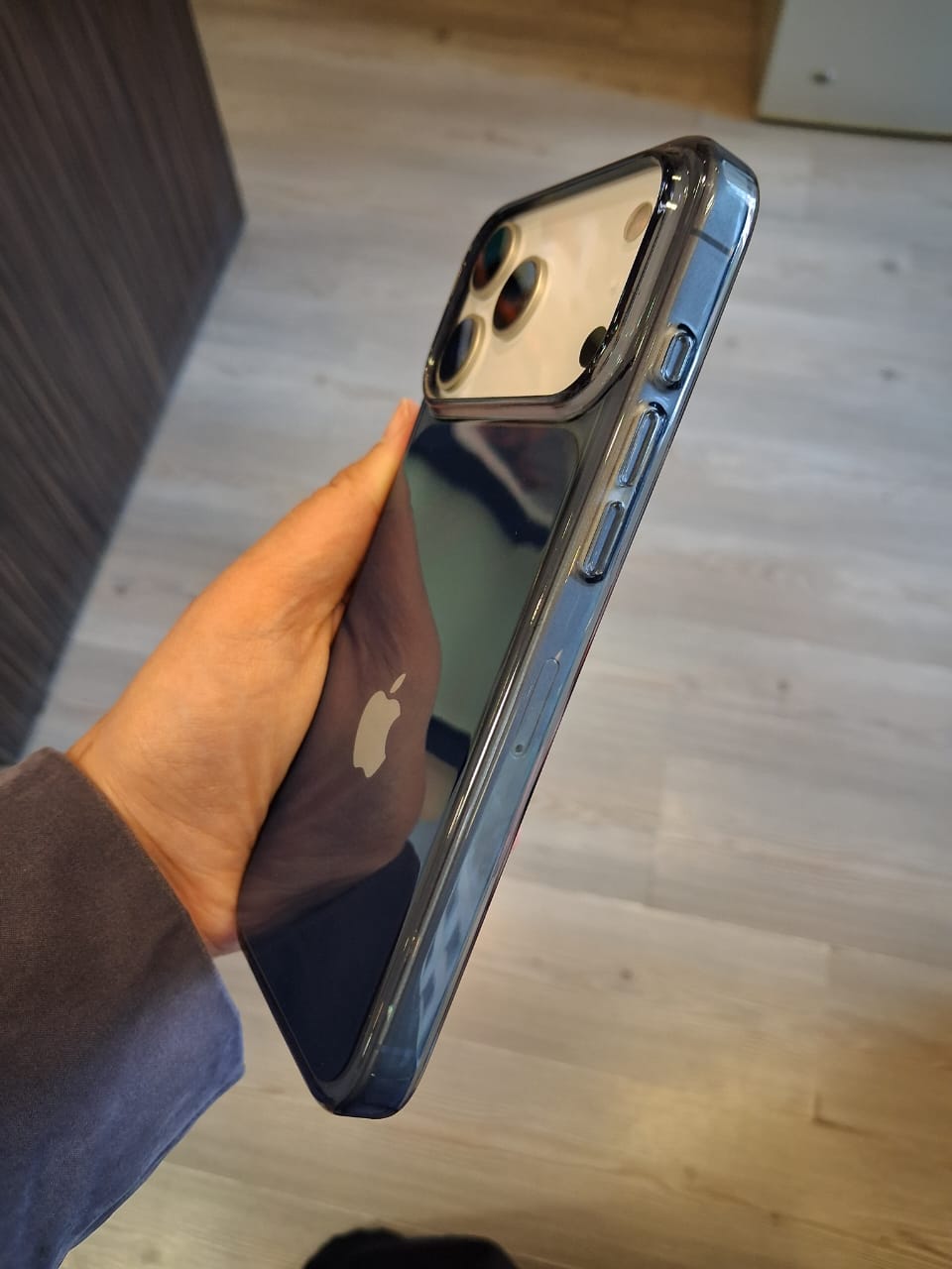 High-end Acrylic Color Design Clear Magnetic Case for iPhone 17 Pro Max