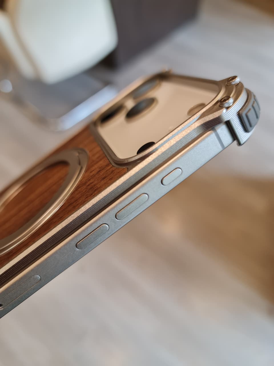 Magnetic Metal Premium Wooden Frameless Case For Iphone 17 Pro max