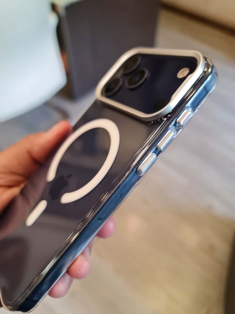 Gorgeous clear glossy case for iPhone (White) 2