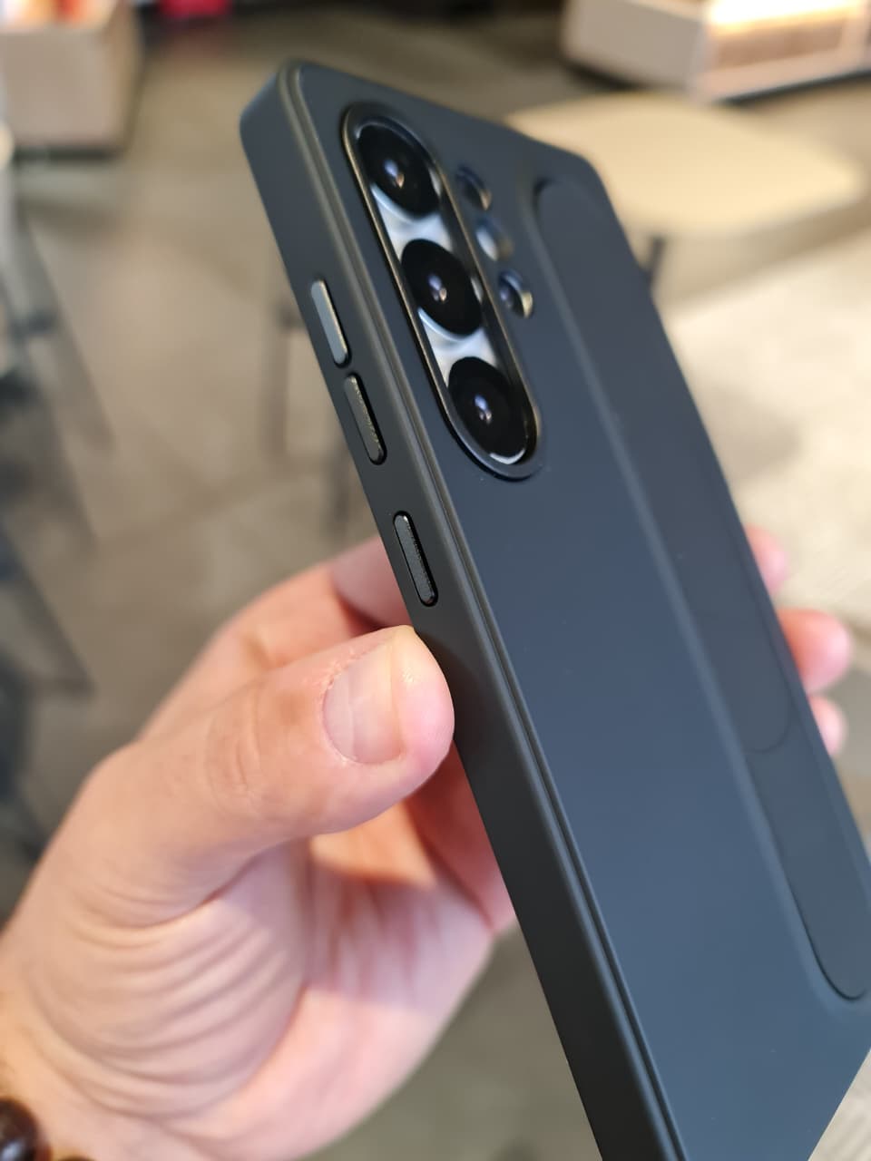 Smart Key Control Silicone Elastic Stand Wristband Back Case for Samsung