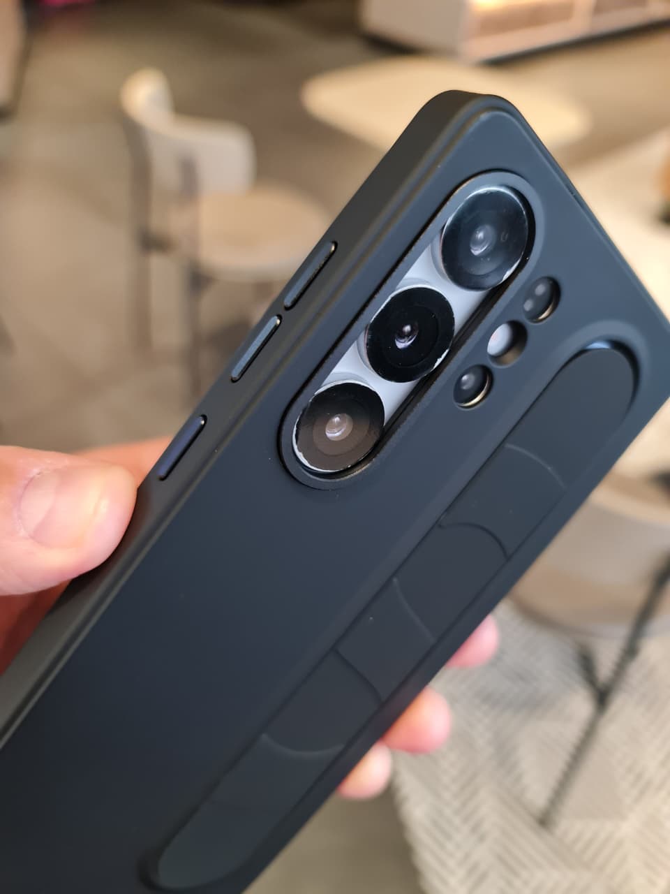 Smart Key Control Silicone Elastic Stand Wristband Back Case for Samsung