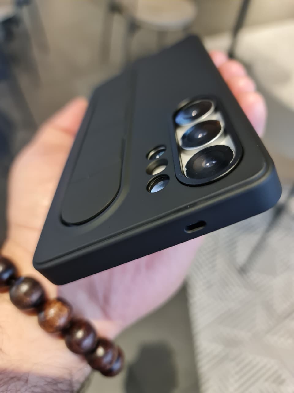 Smart Key Control Silicone Elastic Stand Wristband Back Case for Samsung