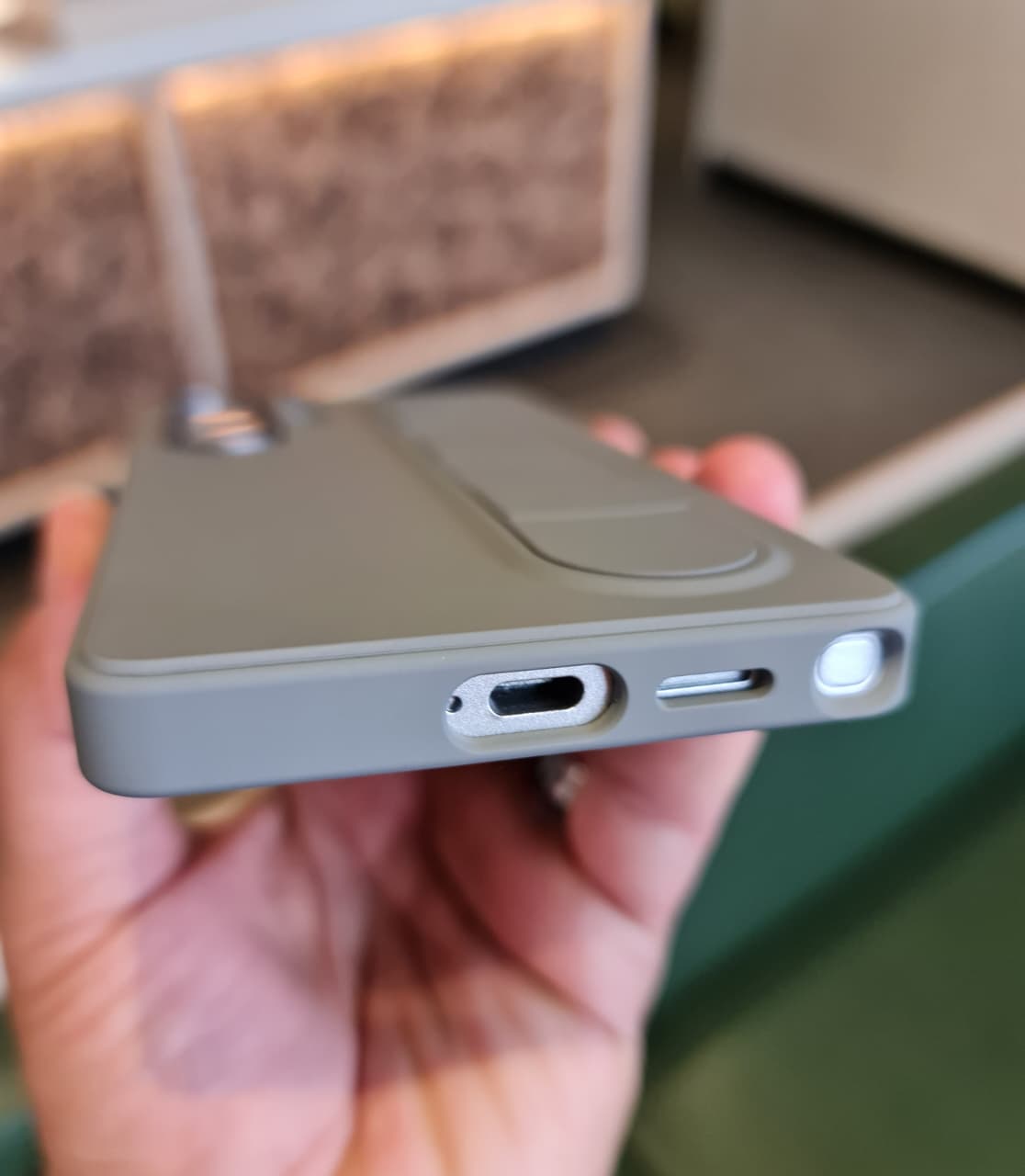 Smart Key Control Silicone Elastic Stand Wristband Back Case for Samsung