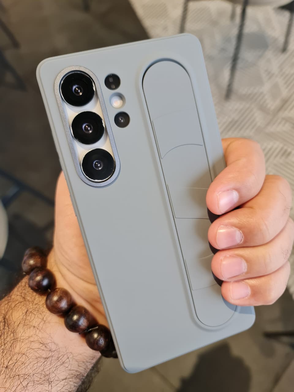 Smart Key Control Silicone Elastic Stand Wristband Back Case for Samsung