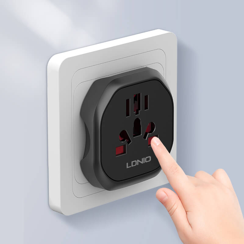 LDNIO Travel adapter Z7 conversion socket