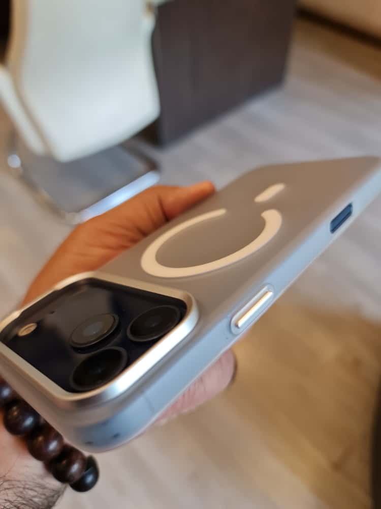 Gorgeous clear frosted case for iPhone(White) 2