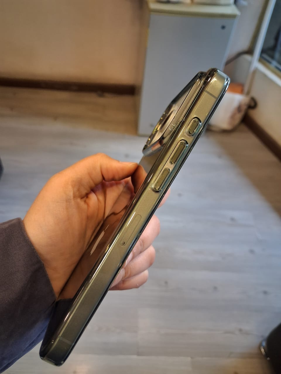 High-end Acrylic Color Design Clear Magnetic Case for iPhone 17 Pro Max