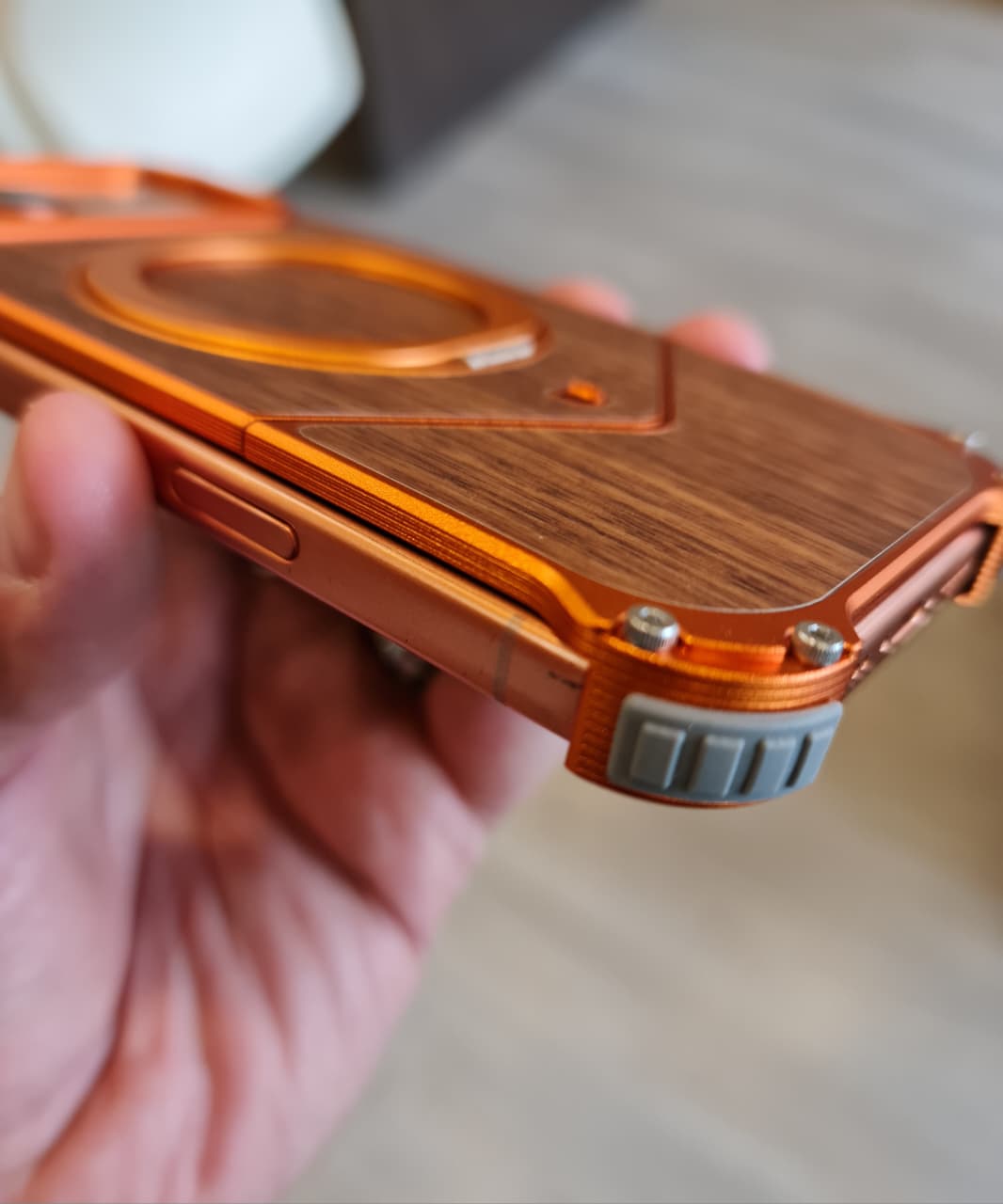 Magnetic Metal Premium Wooden Frameless Case For Iphone 17 Pro max