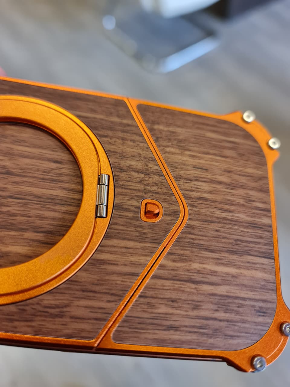 Magnetic Metal Premium Wooden Frameless Case For Iphone 17 Pro max