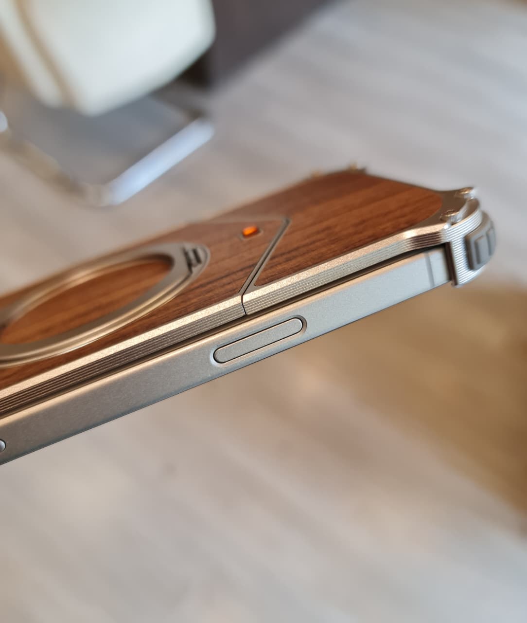 Magnetic Metal Premium Wooden Frameless Case For Iphone 17 Pro max