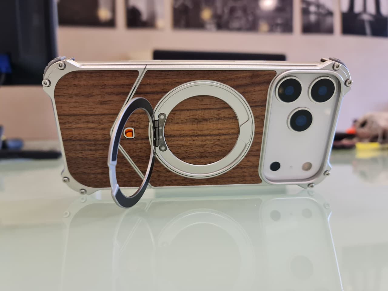 Magnetic Metal Premium Wooden Frameless Case For Iphone 17 Pro max