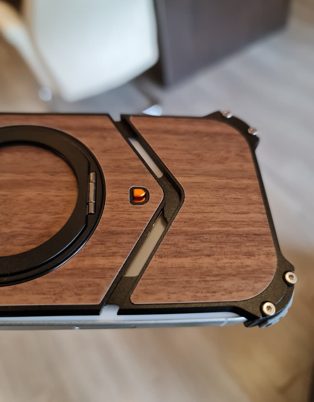 Magnetic Metal Premium Wooden Frameless Case For Iphone 17 Pro max